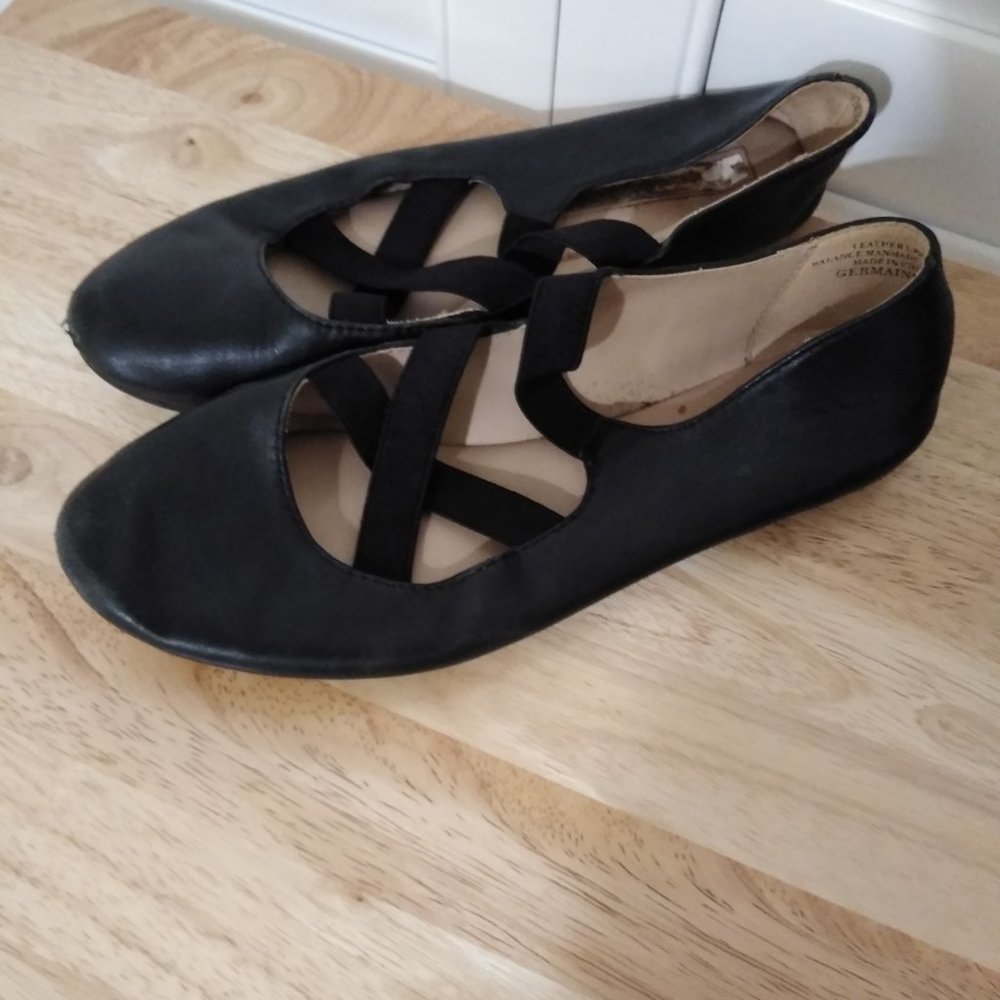 Black faux suede elastic crisscross strap flats